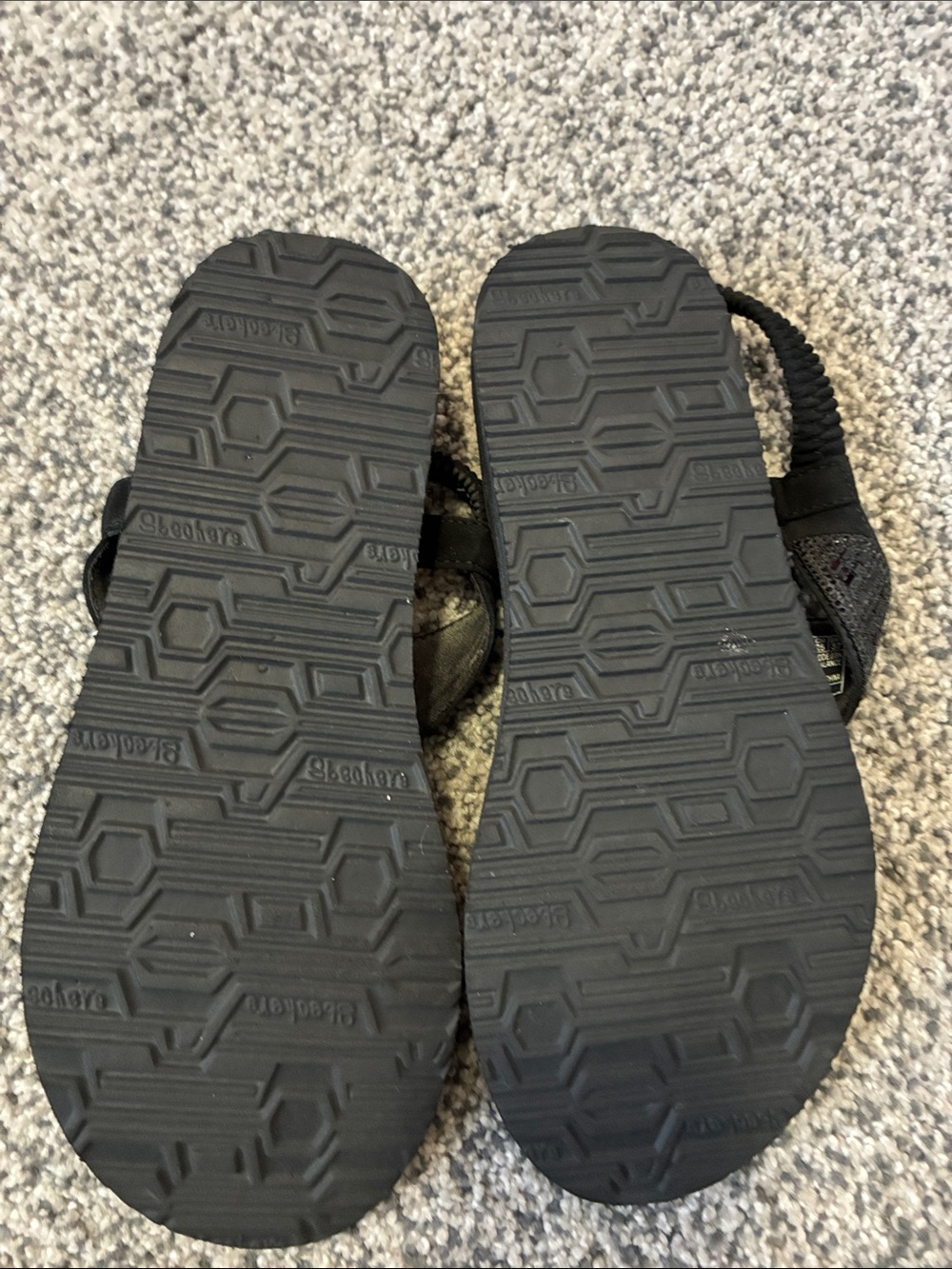 Skechers Black Sparkle Elastic Back Thong Sandals for Women. Size 8. - Picture 4 of 5